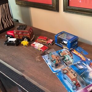 🚗🚙🏎️🏁Classic Toy Car Set - Red, Black, Yellow